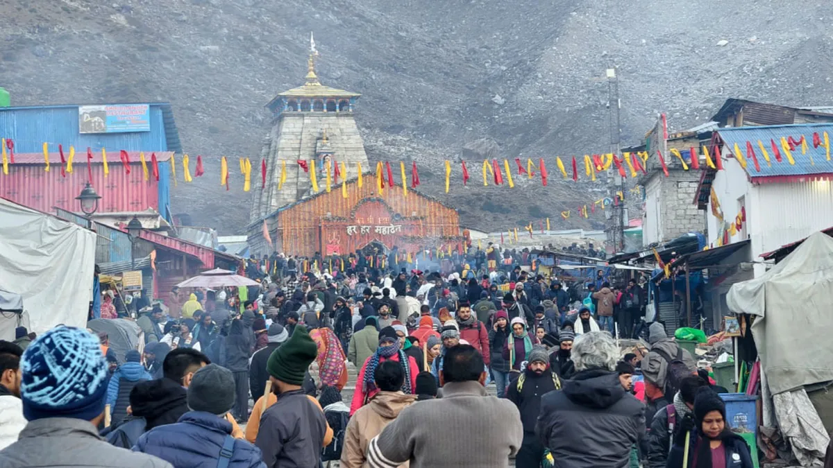 केदारनाथ में श्रद्धालुओं की भारी भीड़, हाईवे पर लगा लंबा जाम; सफर में लग रहे 4 घंटे