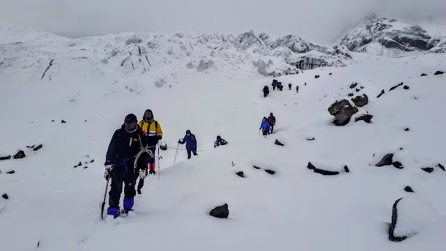 केदारताल ट्रेक पर हिमस्खलन से मचा हड़कंप, NDRF और SDRF ने संभाला मोर्चा