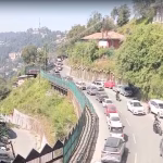 वीकेंड पर शिमला में उमड़ी पर्यटकों की भीड़, सड़कों पर लगा जाम