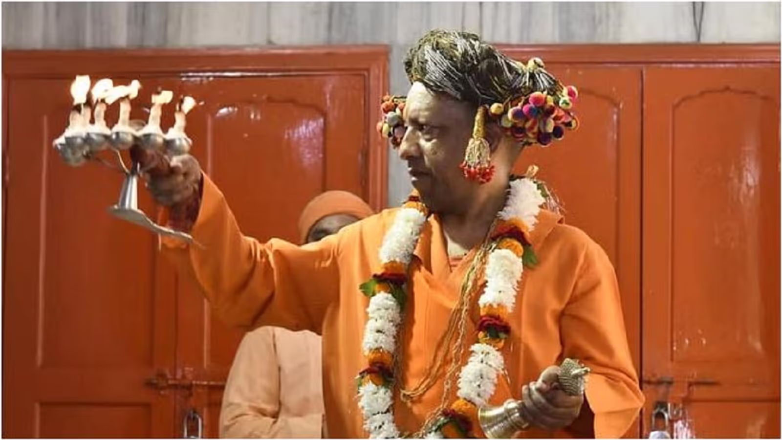 Gorakhpur: गोरखनाथ मंदिर में सीएम योगी ने की श्रीनाथ जी और नवविग्रहों की पूजा-अर्चना